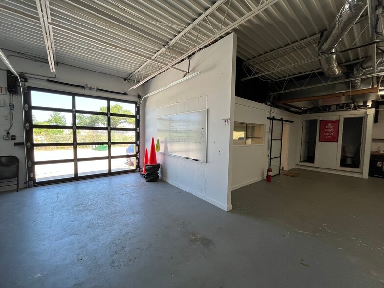 More Photos Of 820 Shelby Ln, Austin Warehouse For Lease