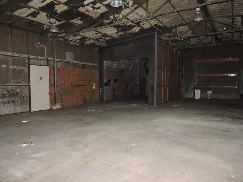 More Photos Of 920 W Mason St, Mabank Manufacturing For Sale