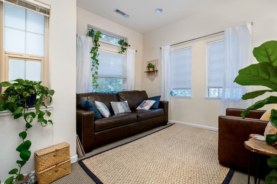 More Photos Of 406-412 E Main St, Grass Valley Office For Lease