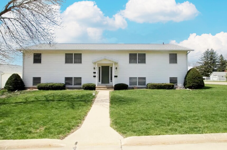 Primary Photo Of 414 7th St SE, Oelwein Apartments For Sale