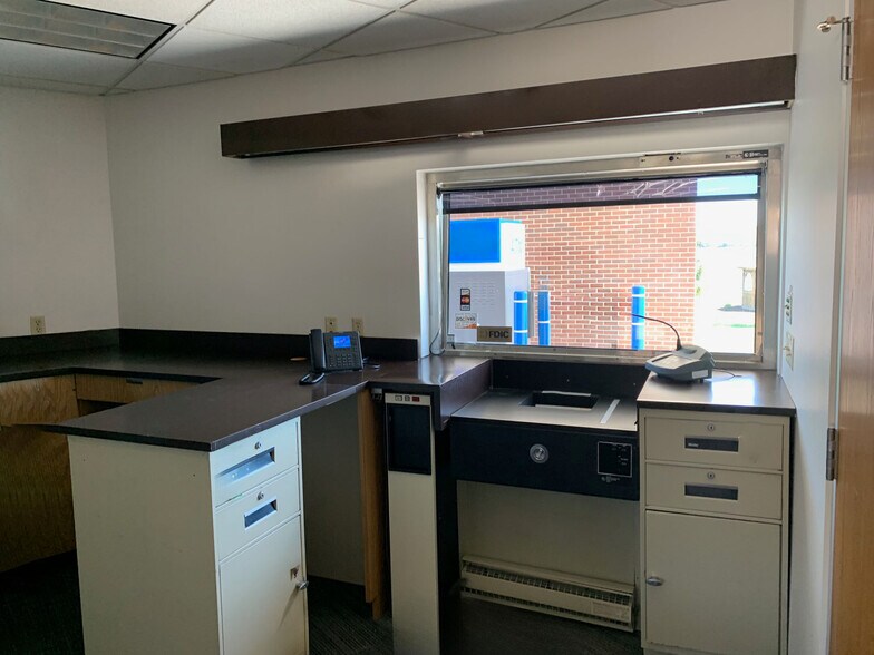 More Photos Of 132 E Main St, Hortonville Bank For Lease