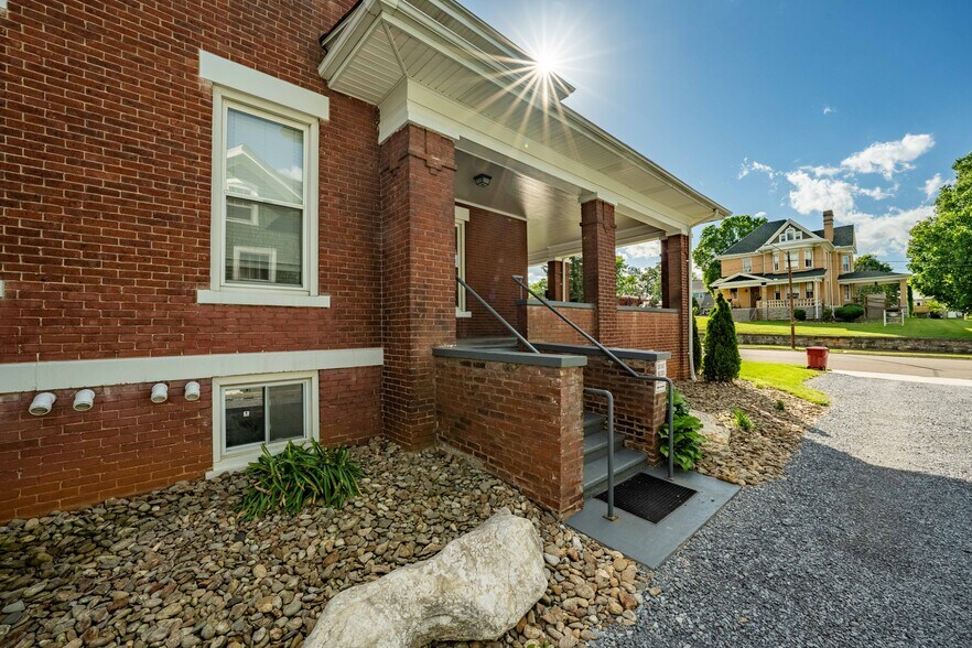 More Photos Of 114 E Unaka Ave, Johnson City Office Residential For Sale