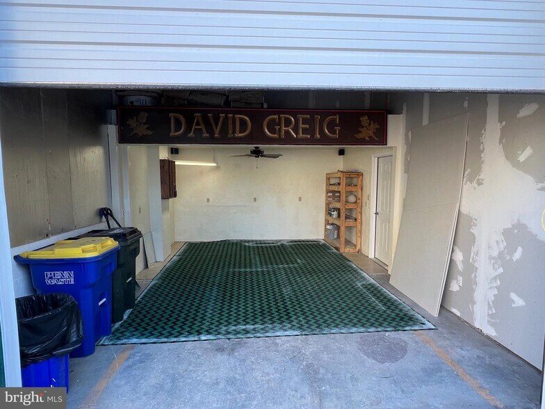 More Photos Of 1880 W Market St, York Storefront Retail Office For Sale