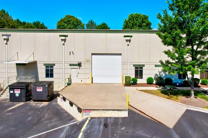 More Photos Of 160 Cedar Pointe Dr, Mooresville Flex For Sale