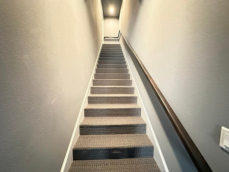 More Photos Of 8821 Davis Blvd, Keller Medical For Lease