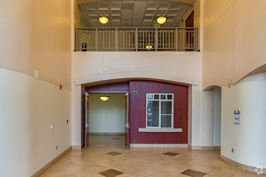 More Photos Of 9700 stockdale Hwy, Bakersfield Office For Lease