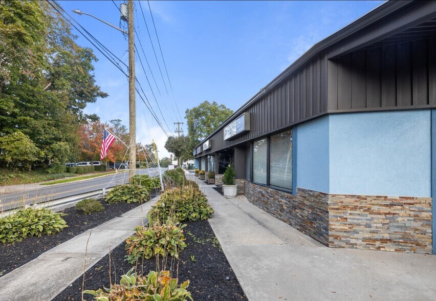 More Photos Of 120-124 Laurel Rd, East Northport Freestanding For Sale