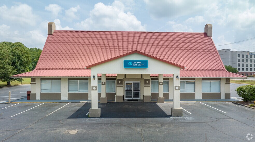 More Photos Of 3030 N Roberts Ave, Lumberton Hotel For Sale
