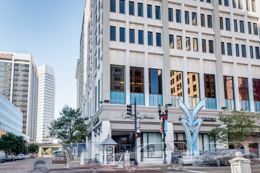 More Photos Of 100 N Laura St, Jacksonville Office For Lease