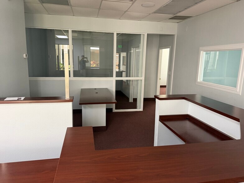 More Photos Of 8065-8075 Beneva Rd, Sarasota Medical For Lease