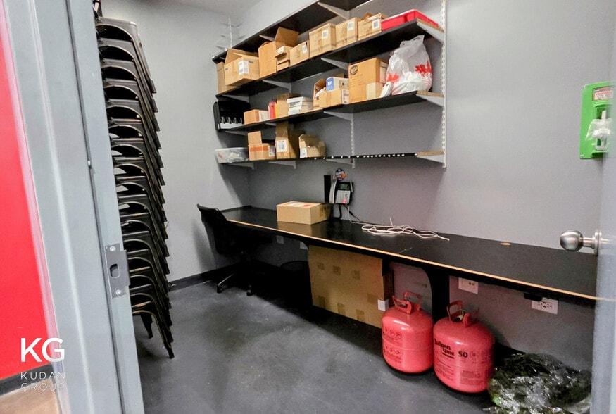 More Photos Of 3734 W Irving Park Rd, Chicago Restaurant For Lease