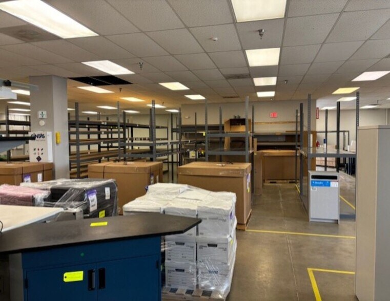 More Photos Of 6670 W Snowville Rd, Brecksville Light Manufacturing For Lease