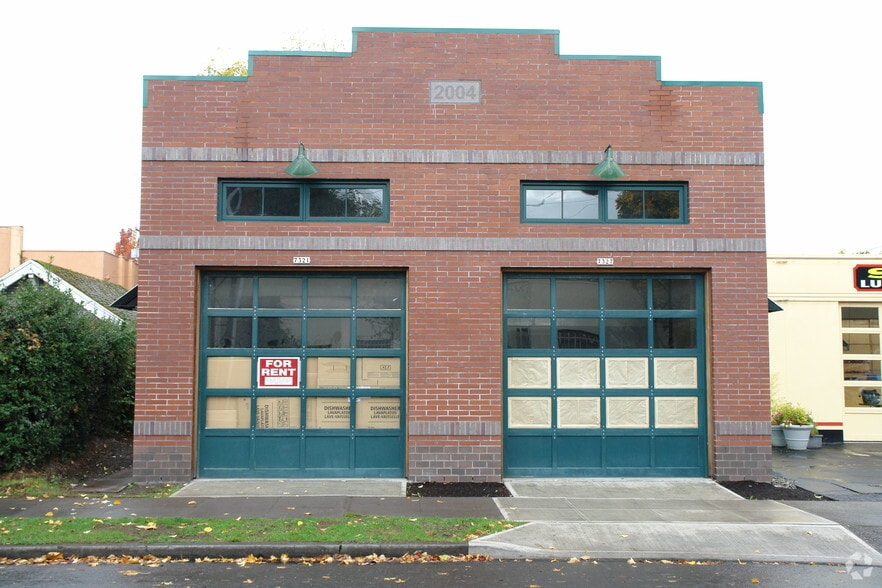 More Photos Of 7321-7327 N Charleston Ave, Portland Freestanding For Lease
