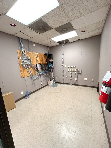 More Photos Of 840 Lakeside Dr, Mobile Warehouse For Lease