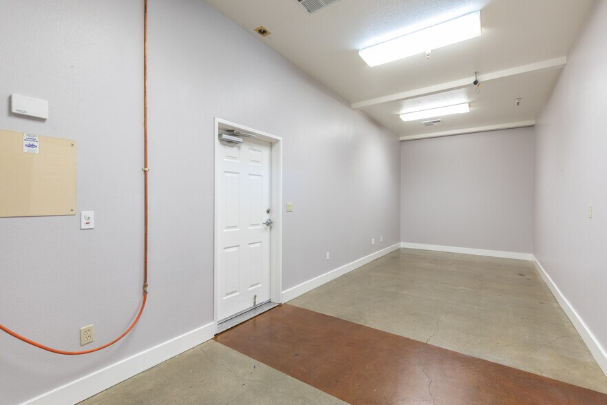 More Photos Of 220 Windsor River Rd, Windsor Apartments For Sale