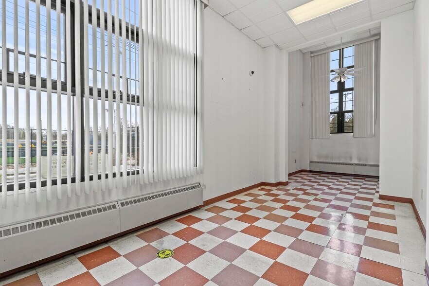 More Photos Of 315 Northampton St, Kingston Industrial For Sale