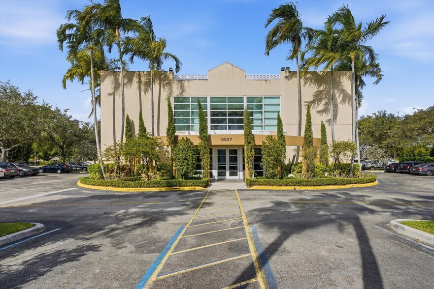 Primary Photo Of 8527 Pines Blvd, Pembroke Pines Office For Sale