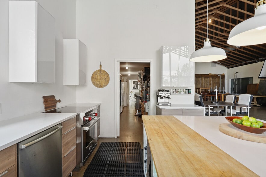 More Photos Of 1007 Folsom St, Dallas Loft Creative Space For Sale