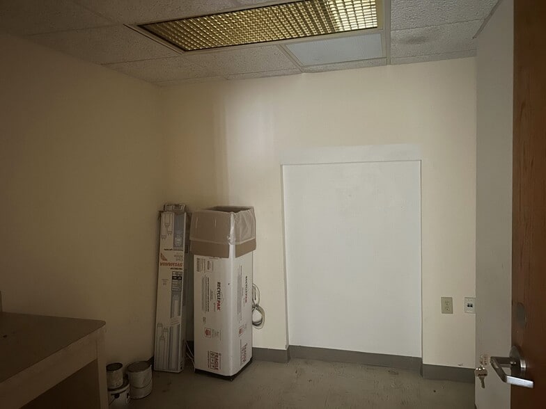 More Photos Of 350 N Summit St, Crescent City Freestanding For Sale