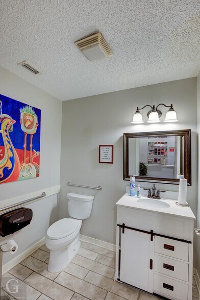 More Photos Of 7840 Jewella Ave, Shreveport Medical For Sale