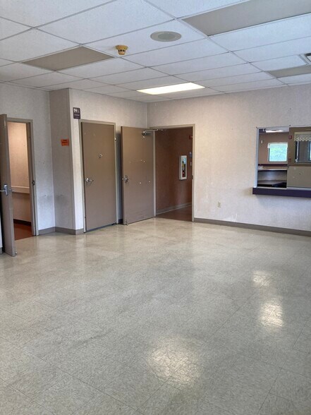 More Photos Of 1916 Boggs Creek Rd, Jefferson City Medical For Sale