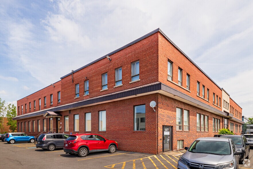 More Photos Of 5475 Rue Paré, Mont-Royal Office For Lease