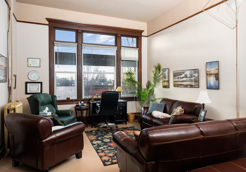 More Photos Of 619 Commercial Ave, Anacortes Storefront Retail Office For Sale