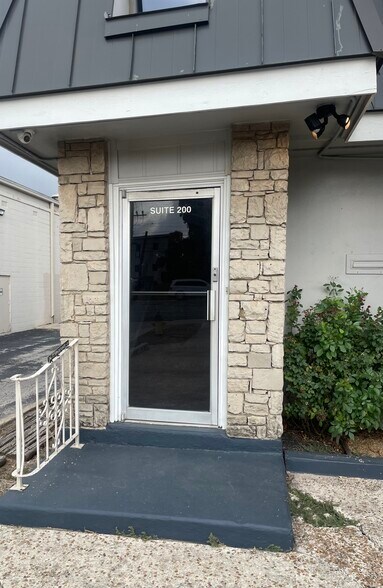 More Photos Of 7303 Blanco Rd, San Antonio Office For Lease
