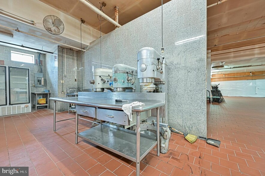 More Photos Of 13 N East Blvd, Vineland Flex For Lease