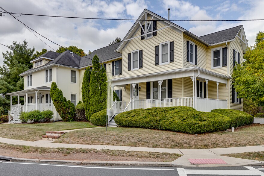 More Photos Of 221 S Main St, Flemington Office For Lease