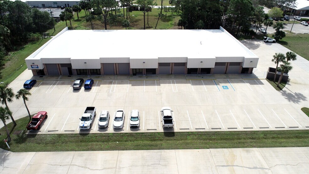 More Photos Of 1535 N Cogswell St, Rockledge Warehouse For Lease