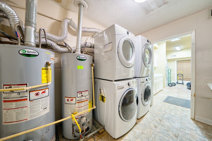 More Photos Of 2805 Center St, Deer Park Storefront Retail Office For Sale