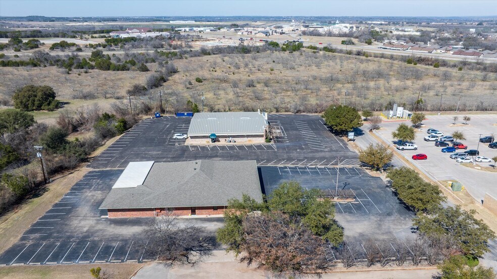 More Photos Of 1318 Paluxy Rd, Granbury Office For Sale