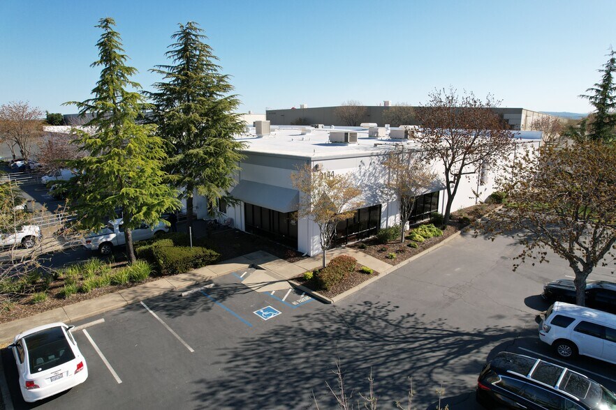 More Photos Of 3144 Venture Dr, Lincoln Warehouse For Lease