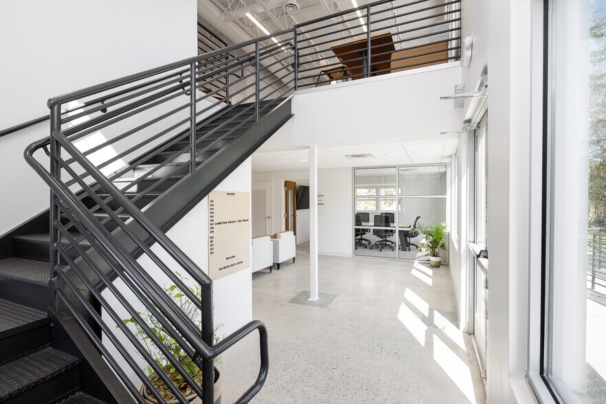 More Photos Of 832 Wade Hampton, Greenville Office For Lease