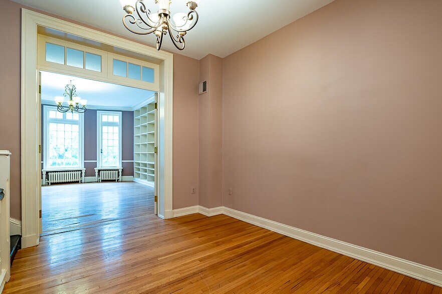 More Photos Of 1715 N St NW, Washington Office For Lease