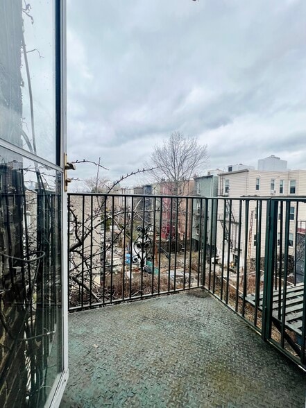 More Photos Of 197 Nassau Ave, Brooklyn Apartments For Sale