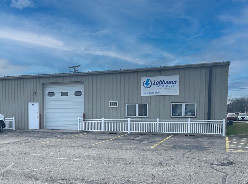 Primary Photo Of 211 E Higgins Rd, Gilberts Manufacturing For Lease