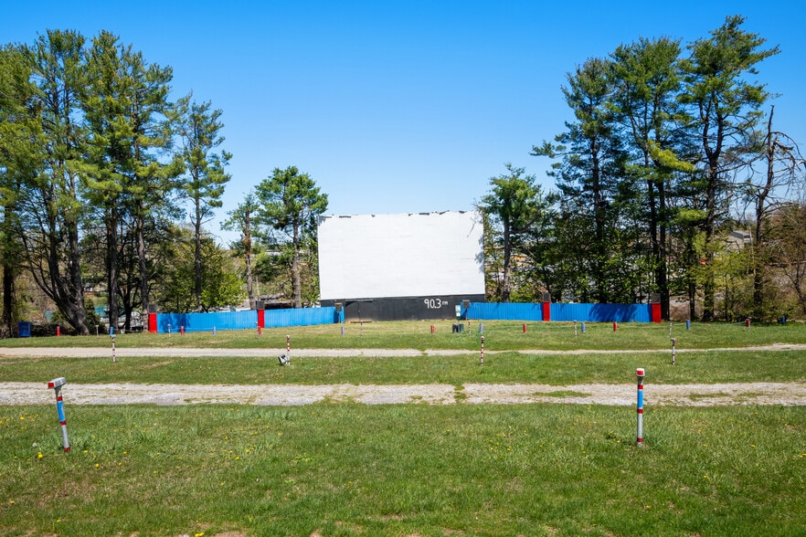 More Photos Of 275 Starlight Dr, Christiansburg Theater Concert Hall For Sale