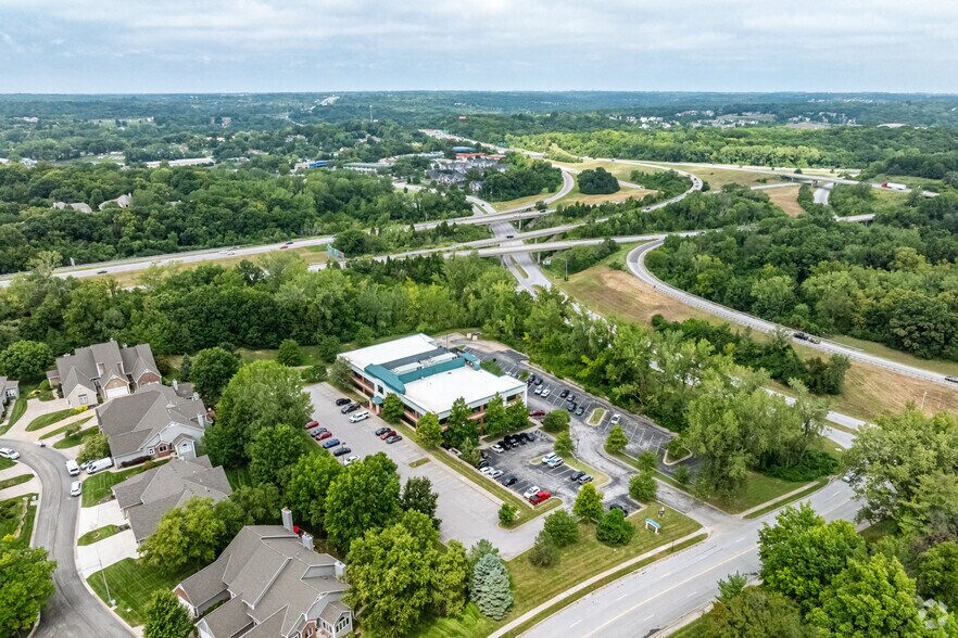 More Photos Of 4770 N Belleview Ave, Kansas City Office For Sale