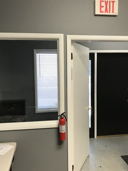 More Photos Of 55 N County Line Rd, Jackson Office For Lease