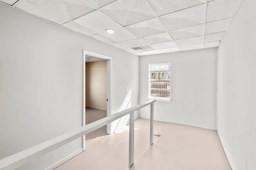 More Photos Of 2001 E Grand Ave, Marshall Office For Sale