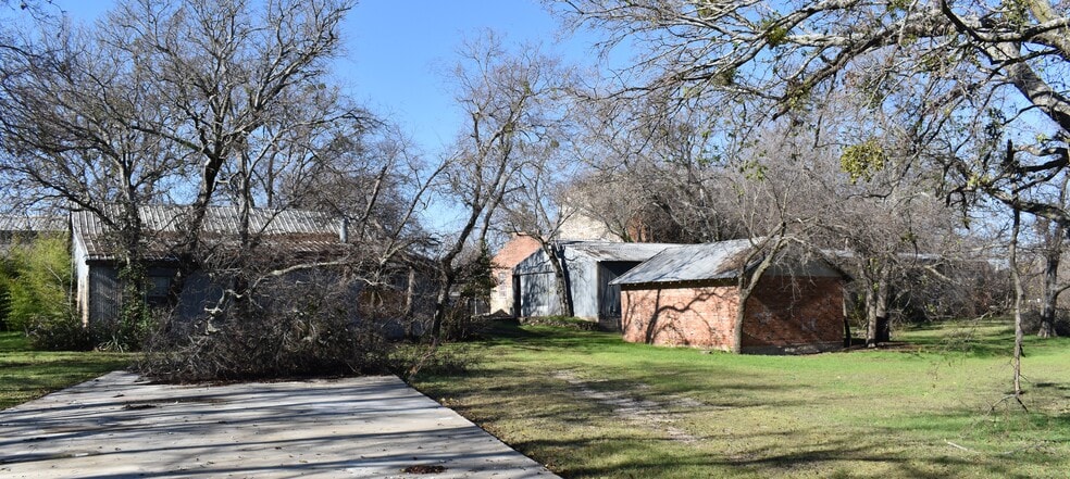 More Photos Of 311 Old Mill Rd, Rhome Restaurant For Sale