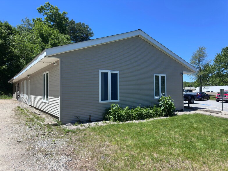 More Photos Of 166 Worcester Rd, Charlton Office For Lease