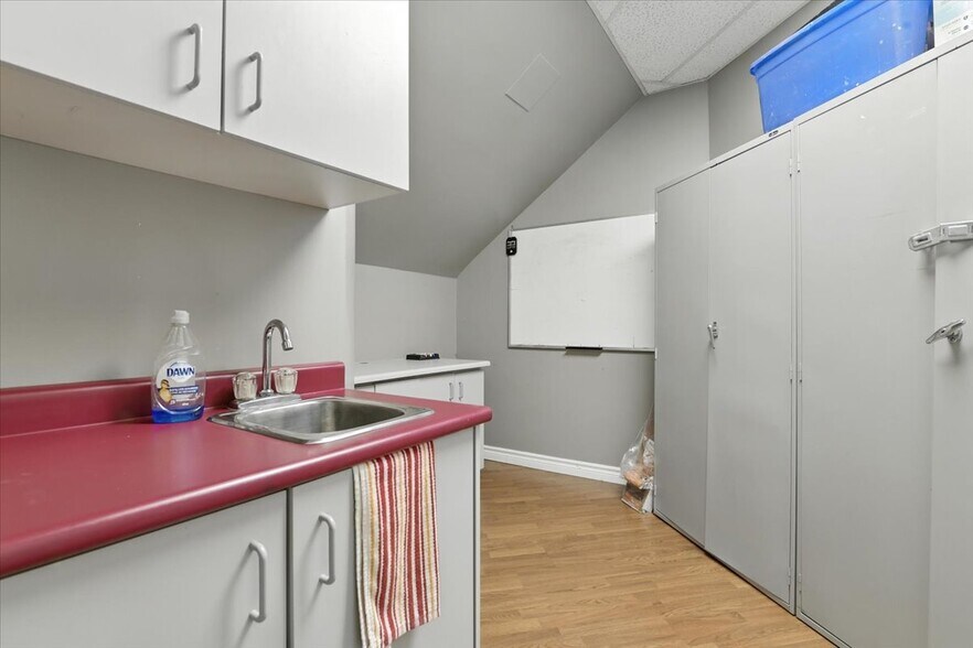 More Photos Of 372 King St, Oshawa Medical For Lease