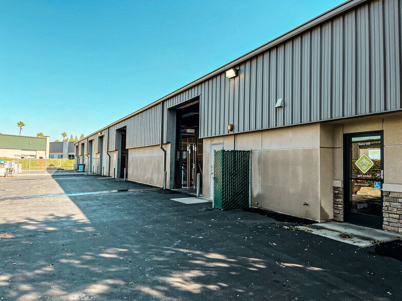 More Photos Of 4965 E Pontiac Way, Fresno Warehouse For Lease