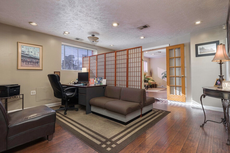 More Photos Of 1545 Berry Blvd, Louisville Auto Dealership For Sale