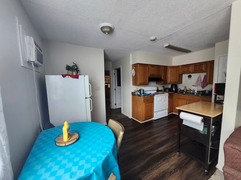 More Photos Of 204 3rd St SW, Rake Apartments For Sale