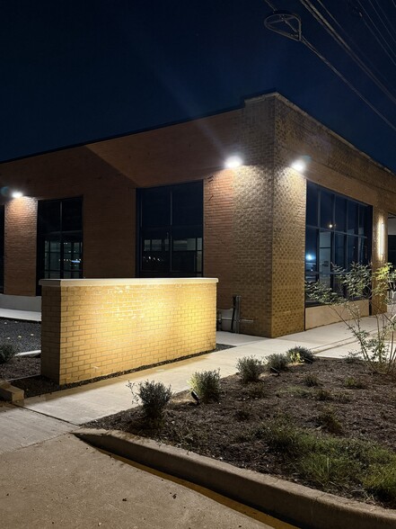 More Photos Of 1937 Irving Blvd, Dallas Showroom For Lease