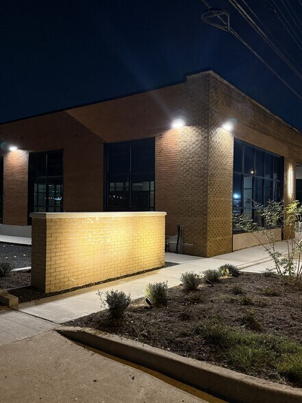 More Photos Of 1937 Irving Blvd, Dallas Showroom For Lease